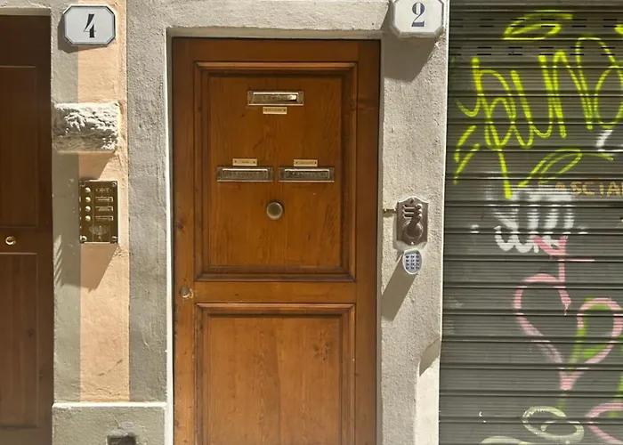 Palazzo Vecchio Flat With Ac דירה