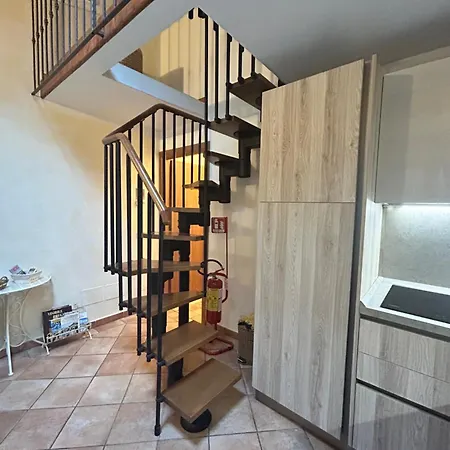 Palazzo Vecchio Flat With Ac דירה *
