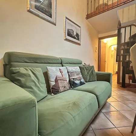 Palazzo Vecchio Flat With Ac דירה